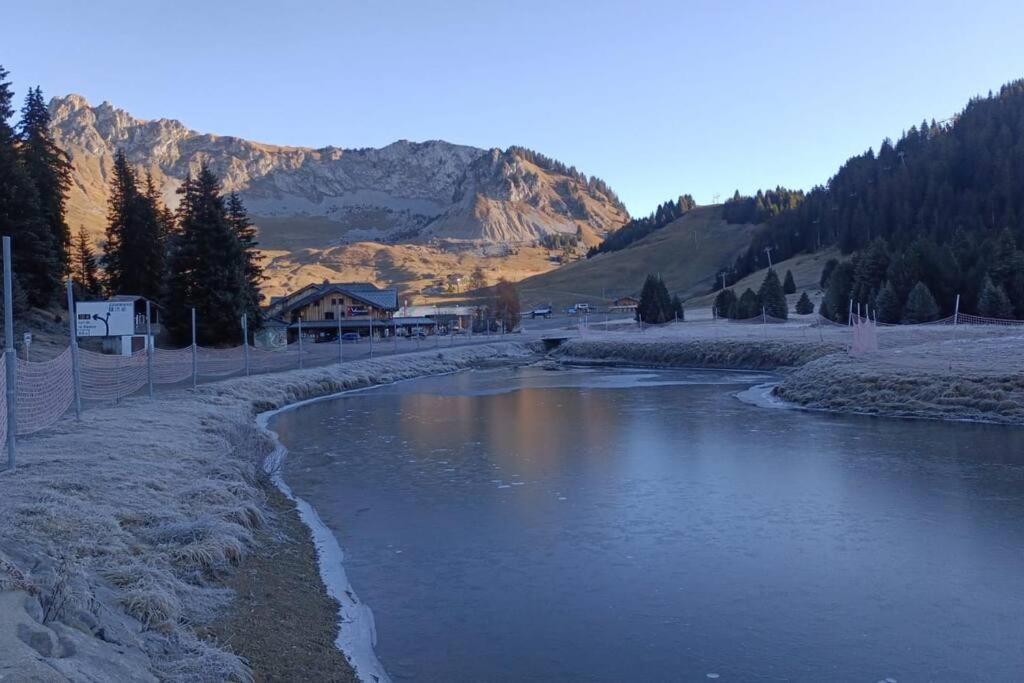 Studio Au Pied Des Pistes Avec Vue Sur La Montagne Mieussy Exterior foto